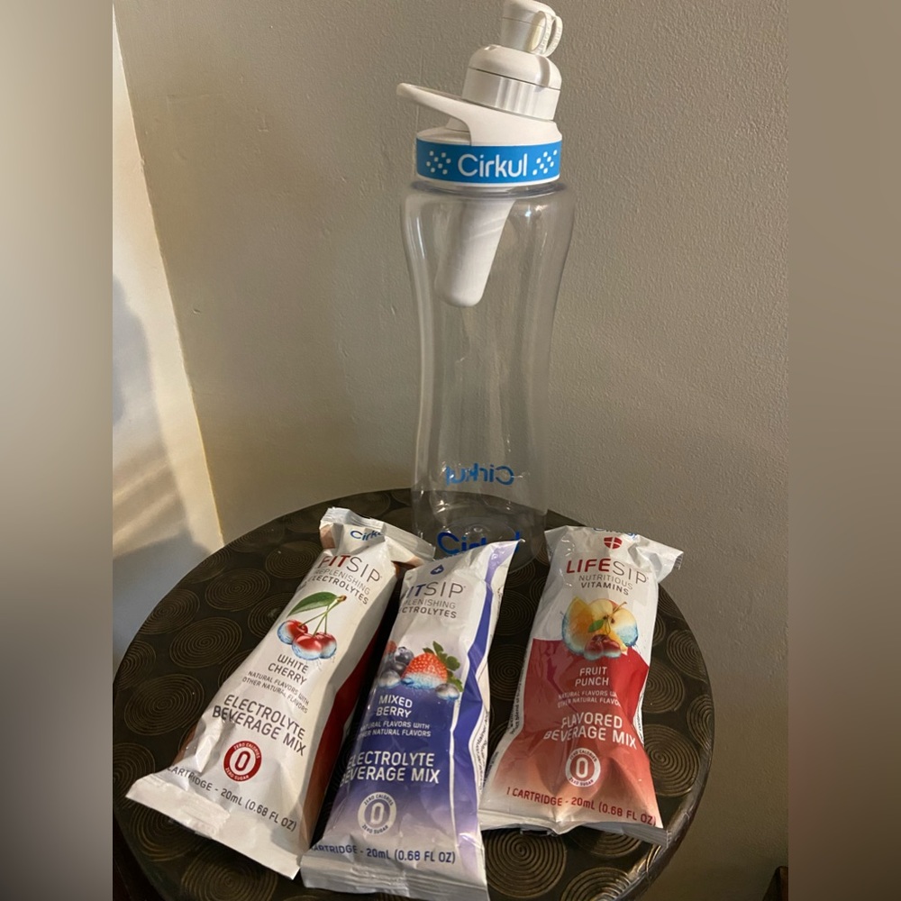 Cirkul water bottle with 3 drink cartridges